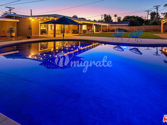 Модернизированный дом в престижном районе Лос-Анджелеса (4920 Abbeyville Ave, Woodland Hills, CA 91364)