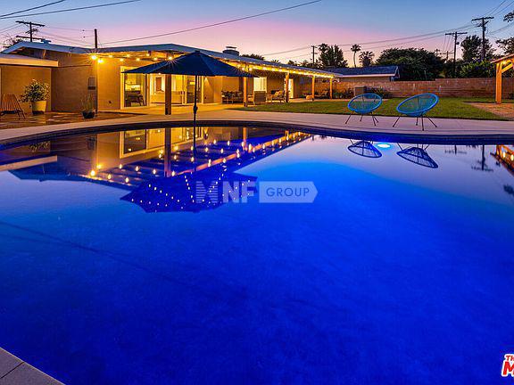 Модернизированный дом в престижном районе Лос-Анджелеса (4920 Abbeyville Ave, Woodland Hills, CA 91364)