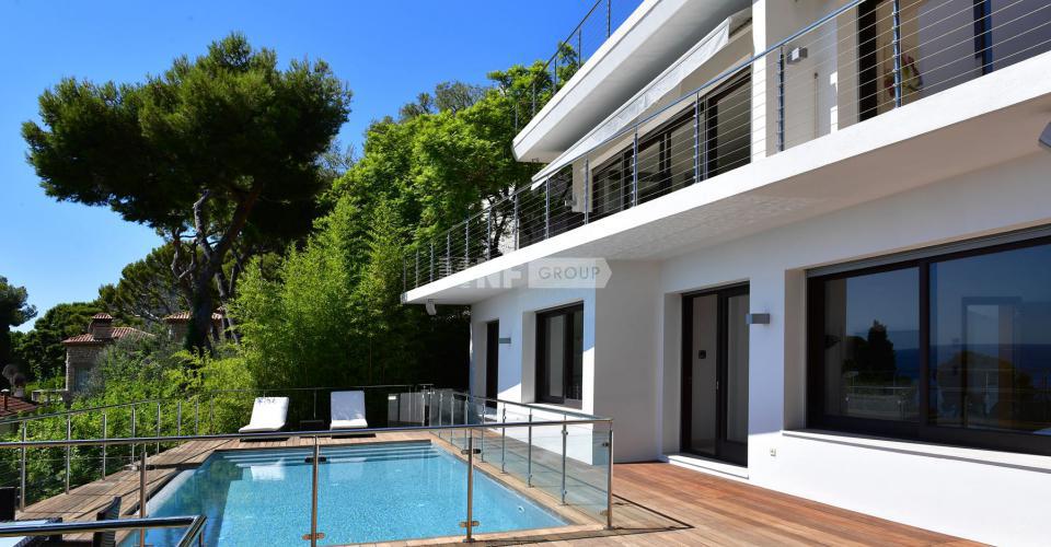 Вилла с видом на море в Эз