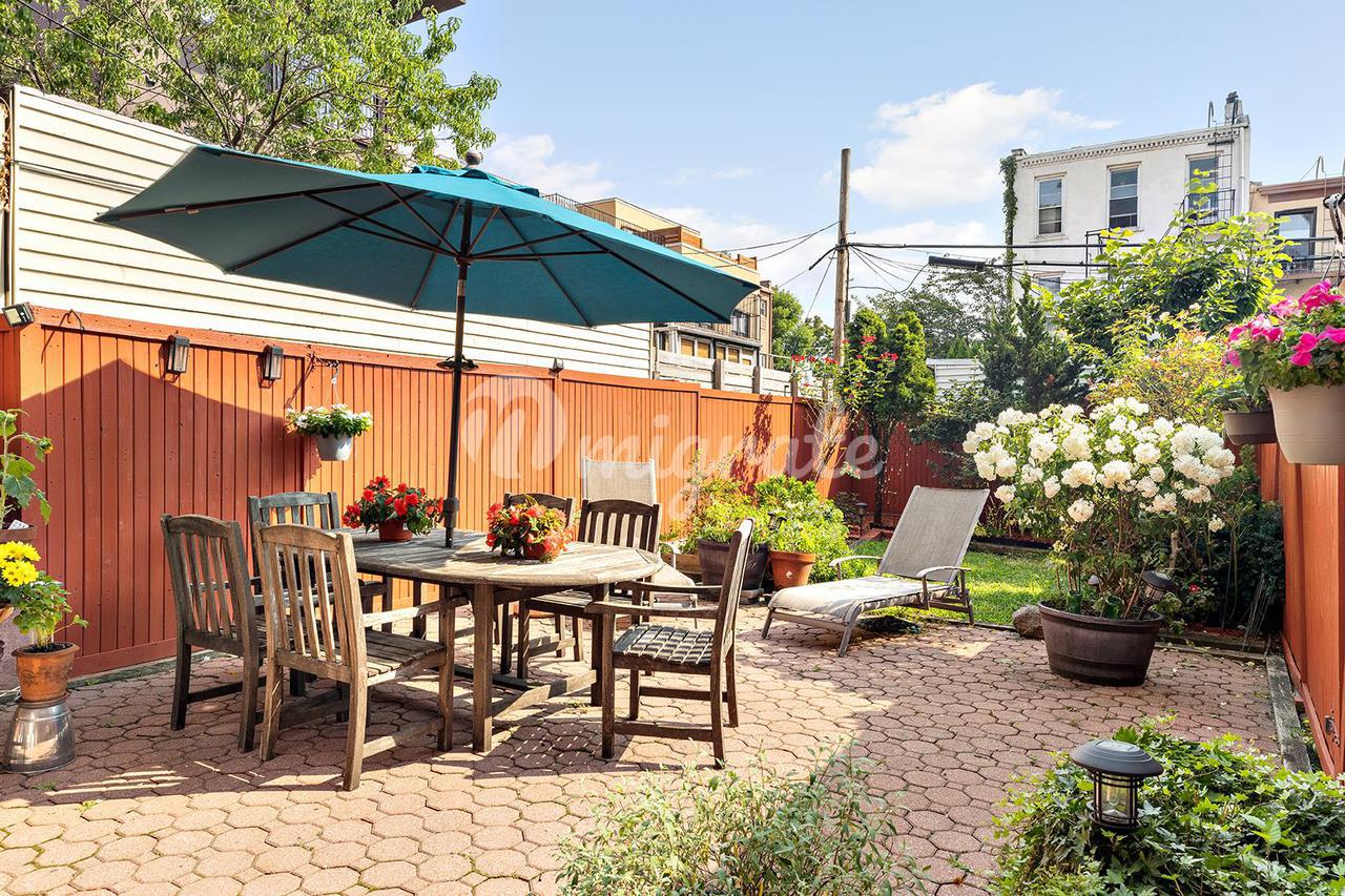 Вилла в 112 LUQUER ST, TOWNHOUSE - Carroll Gardens, New York