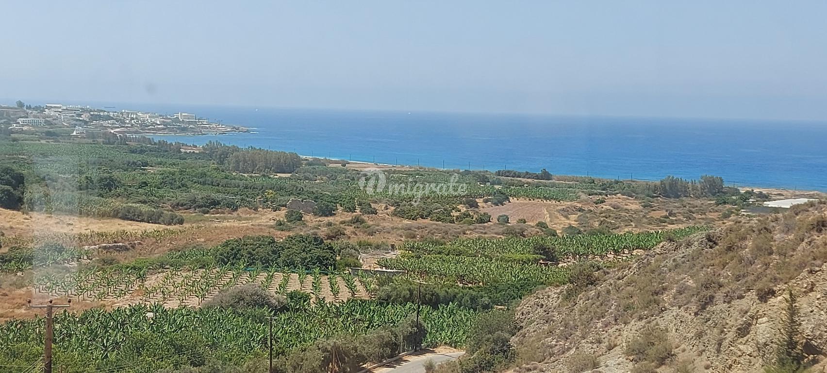 Дом с 3 спальнями и пейзажным бассейном в Киссонерге, Пафос
 (3 Bedroom House with Infinity Pool in Kissonerga, Paphos)