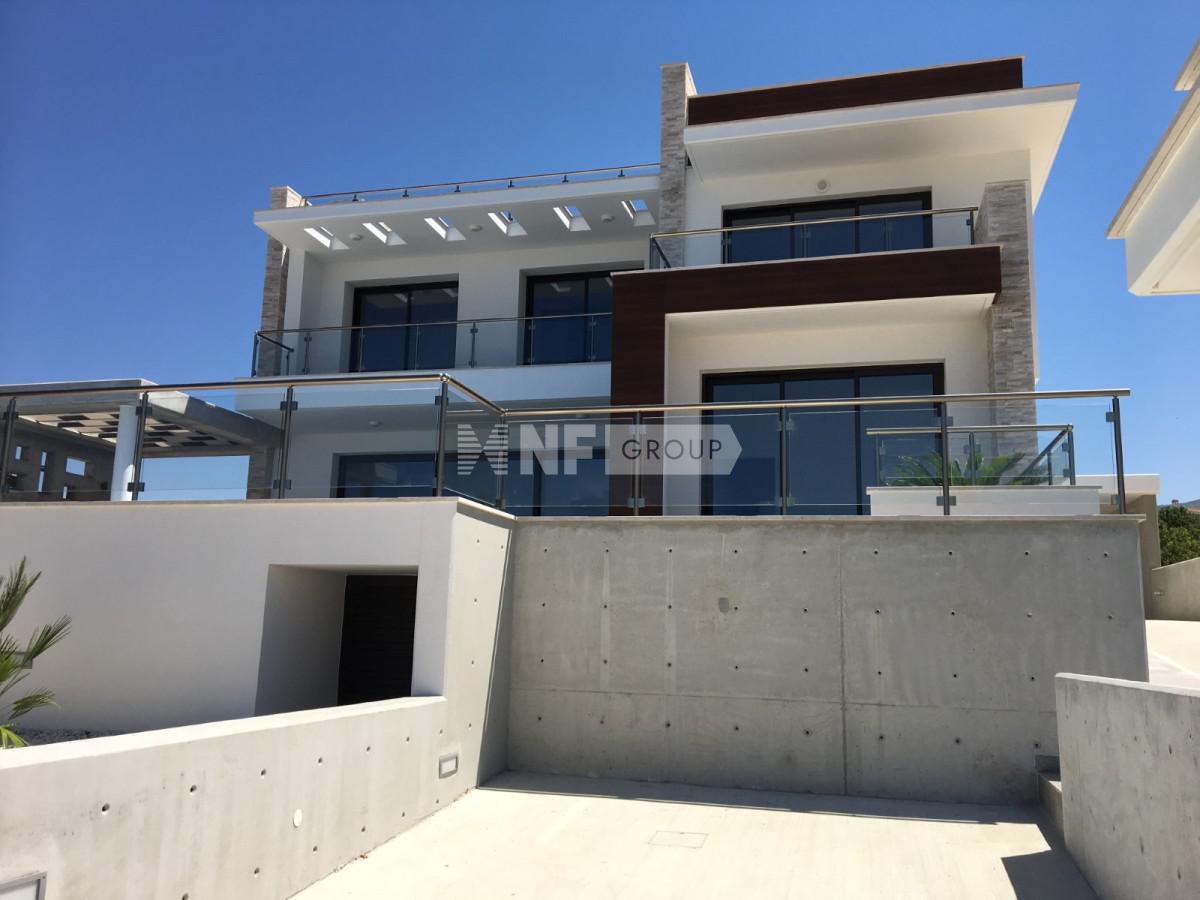 Вилла с  видами на море и горы