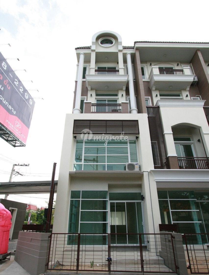 3 спален Таунхаус на продажу в Premium Place Ekamai-Ramindra 2 (Premium Place Ekamai-Ramindra 2)