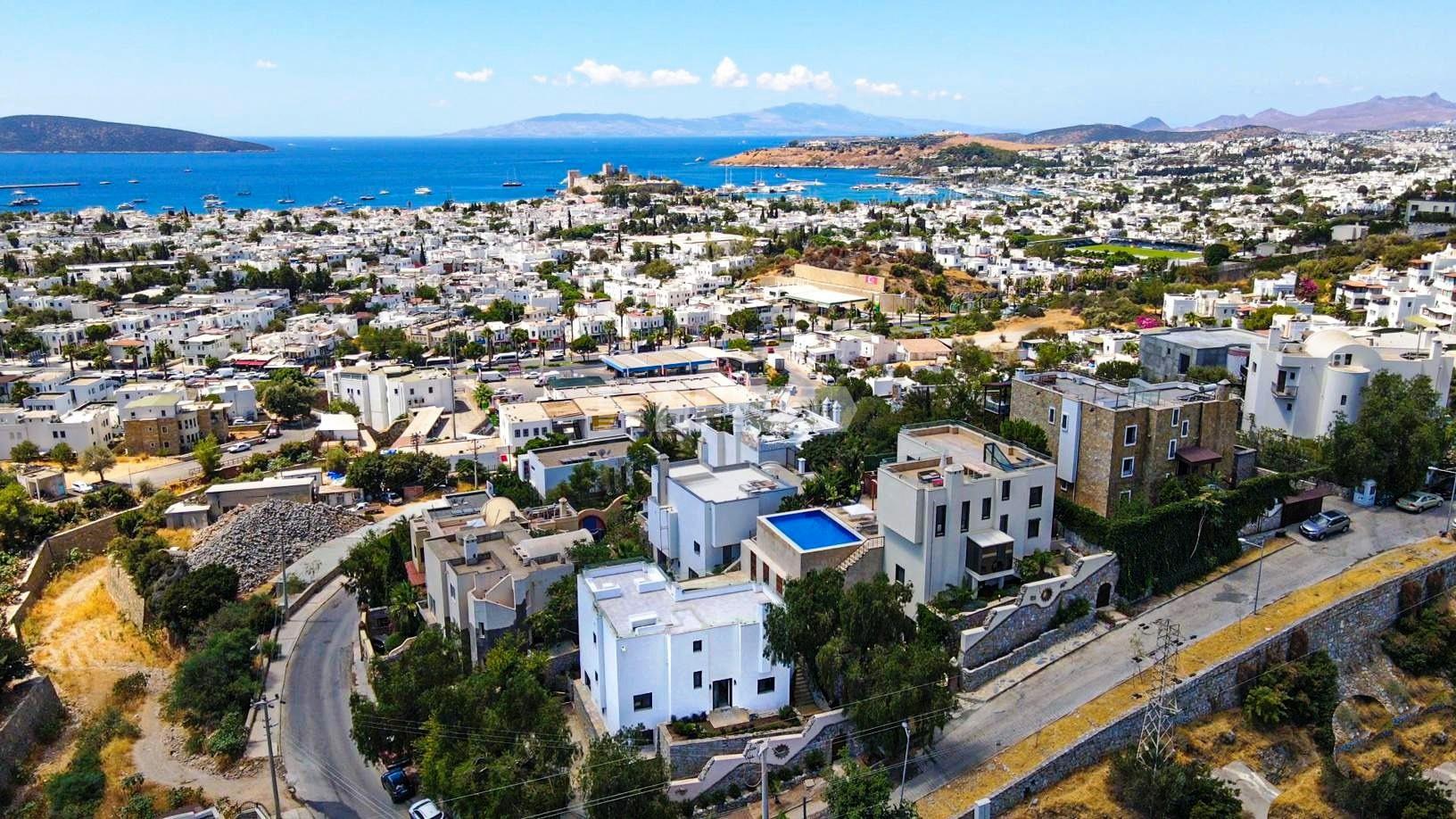 Частная вилла с видом на море и замок в центре Бодрума