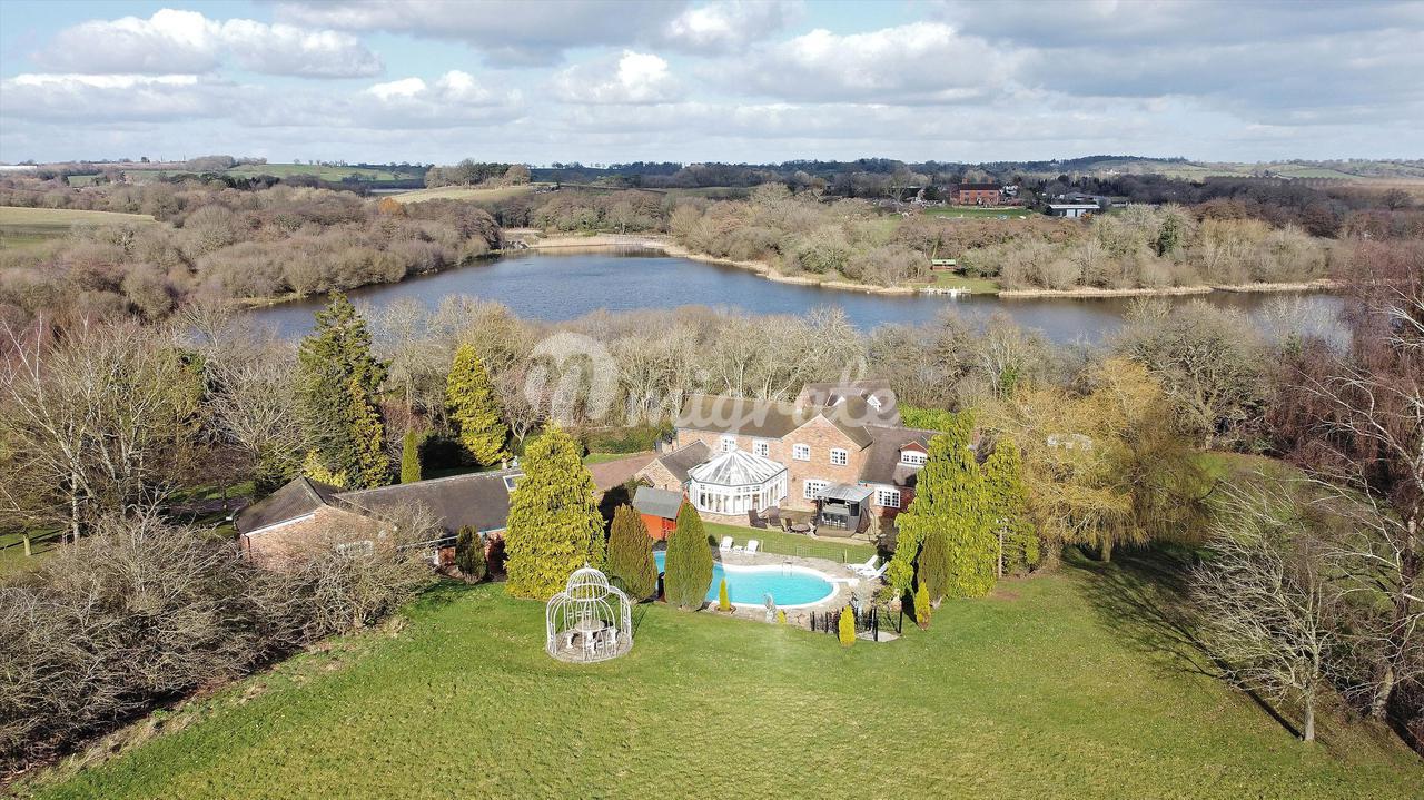 Вилла в Bittell Road, Barnt Green, Birmingham, B45