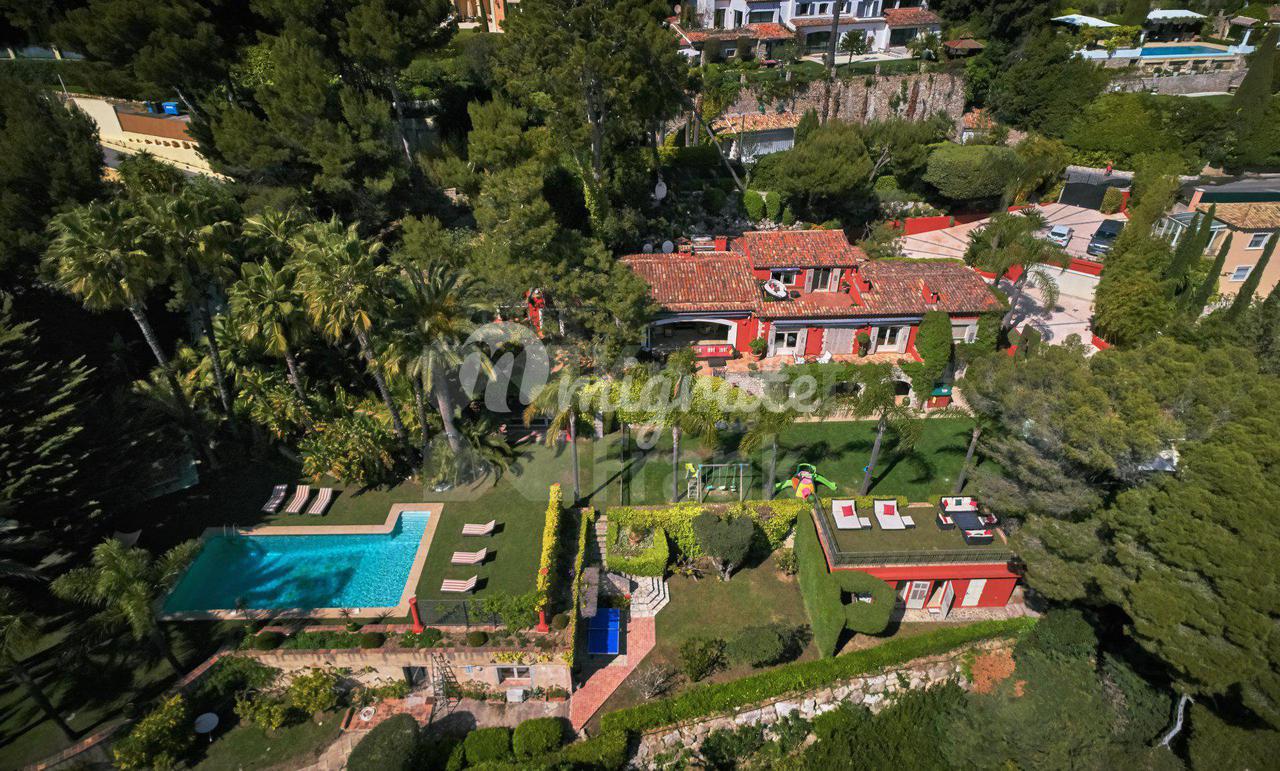 Роскошная вилла с видом на море в Каннах