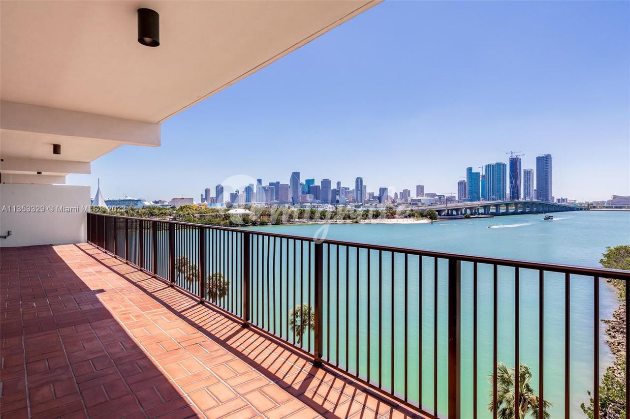 Кондоминиум в 1000 Venetian Way, 608 - Miami, Florida