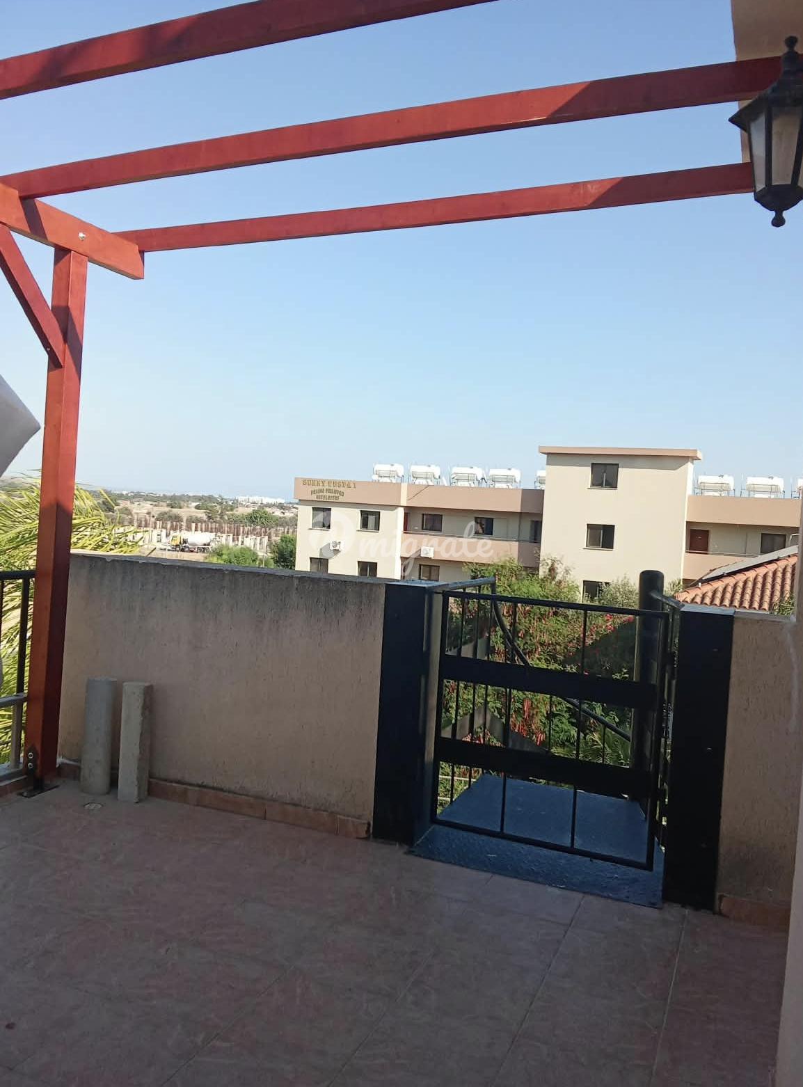 Двухквартирный дом с 3 спальнями в Ороклини, Ларнака
 (3 Bedroom Semi-detached House in Oroklini, Larnaca)