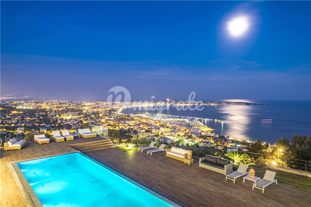 Вилла на Лазурном побережье с видом на Средиземное море