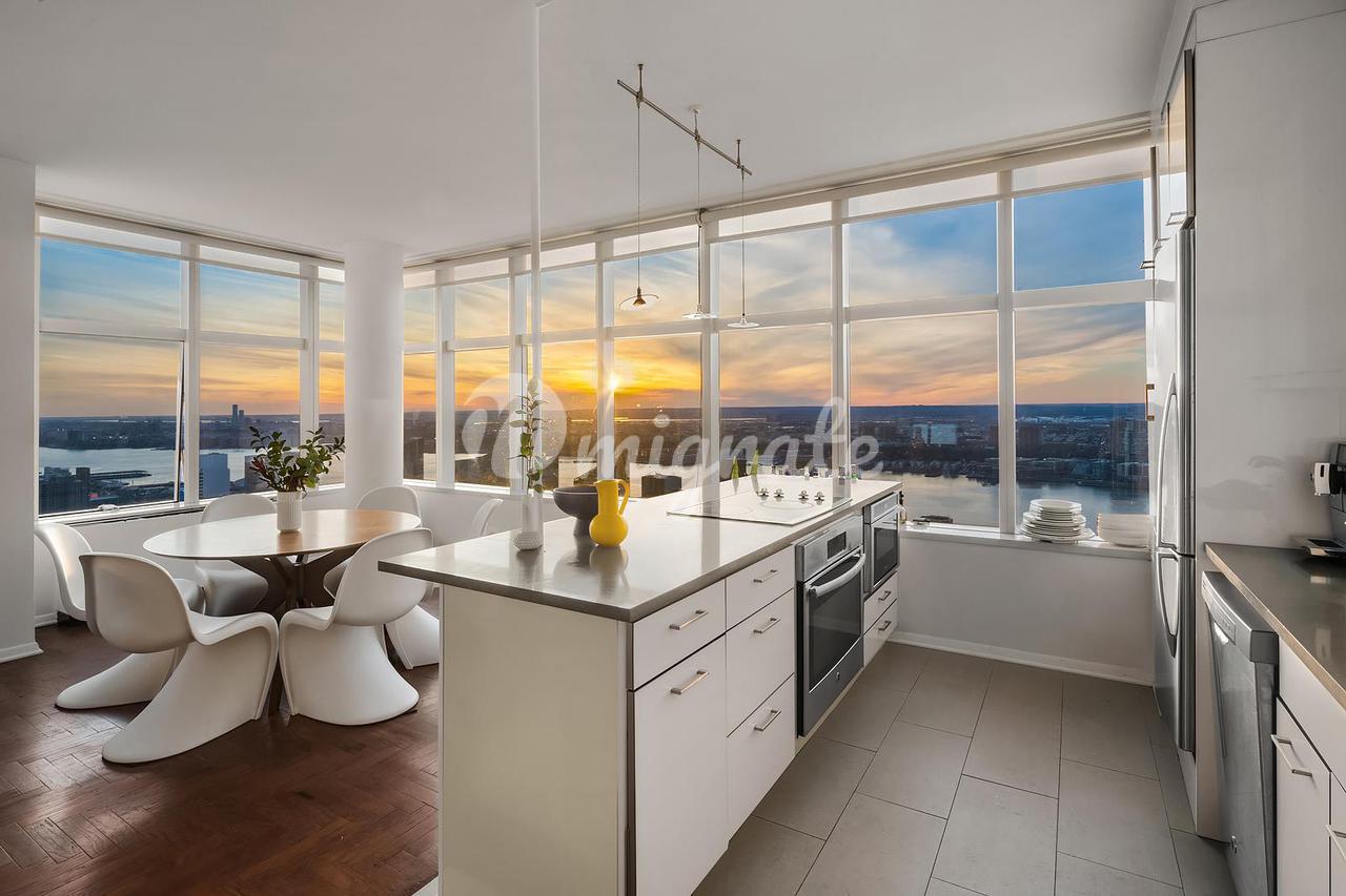 Кондоминиум в 3 Lincoln Center, 160 W 66TH ST, 59EF - Lincoln Square, New York