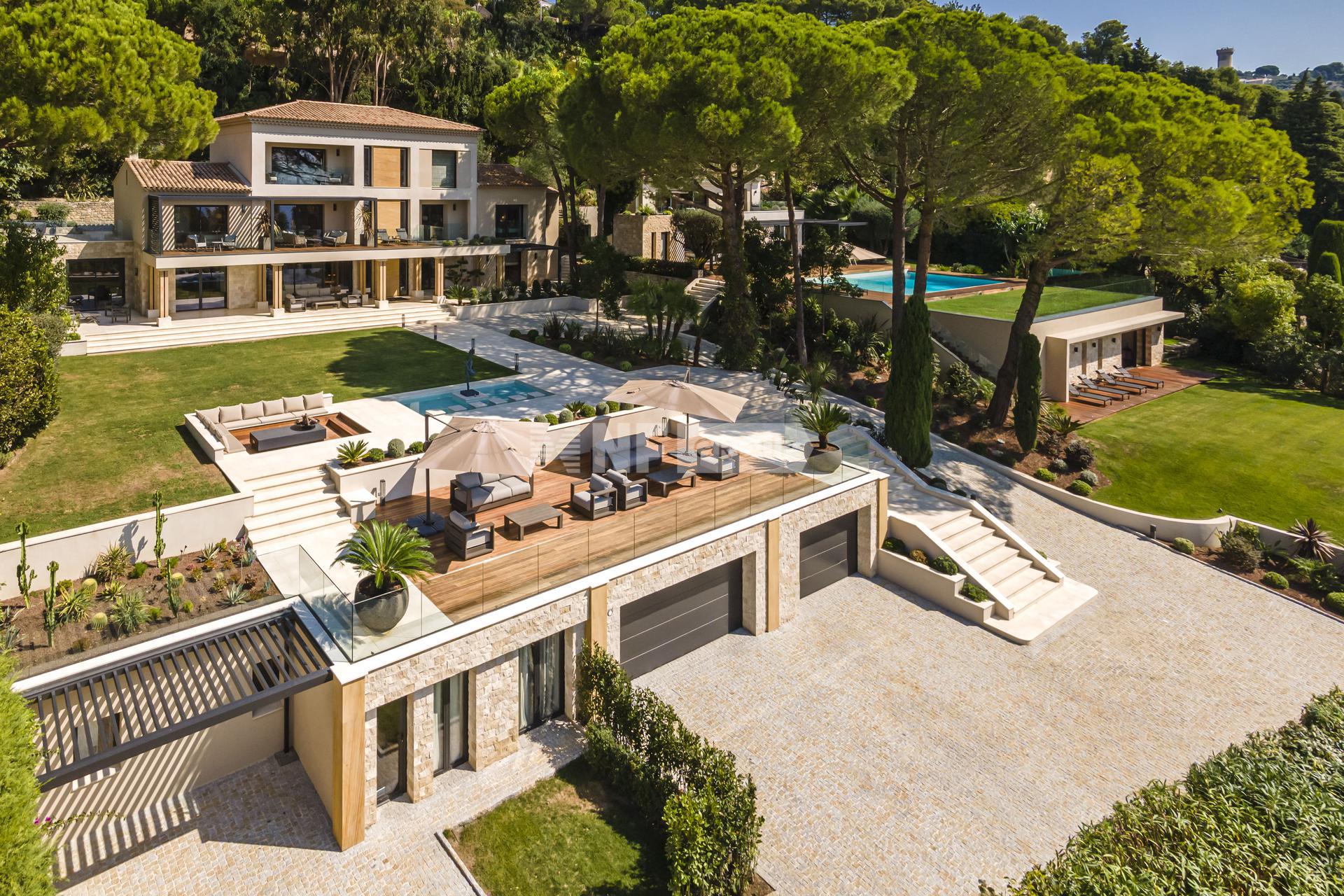 Вилла с волшебным видом на побережье (7827)