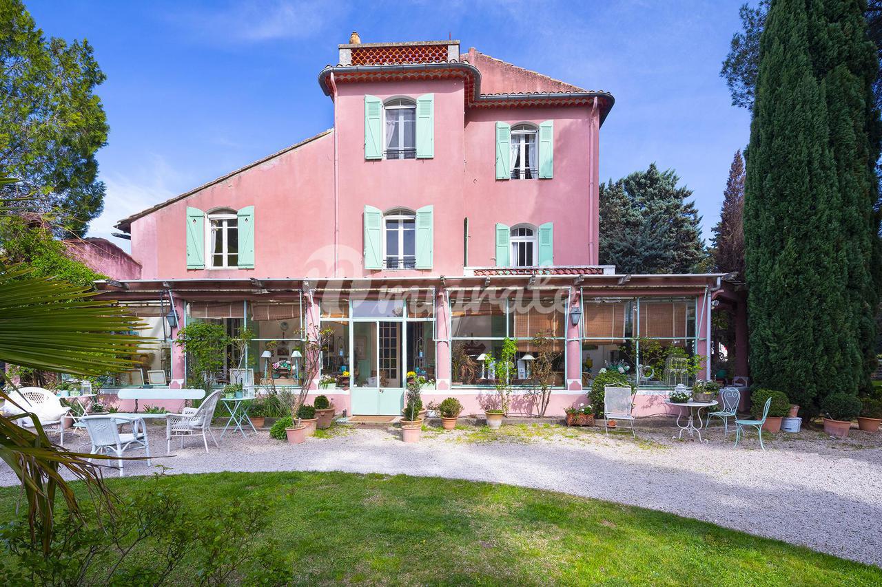 Продажа - Вилла в 13660 Orgon, Bouches-du-Rhône, Provence-Alpes-Côte d`Azur  - Orgon во Франции, цена € 1 575 000 | KF.expert