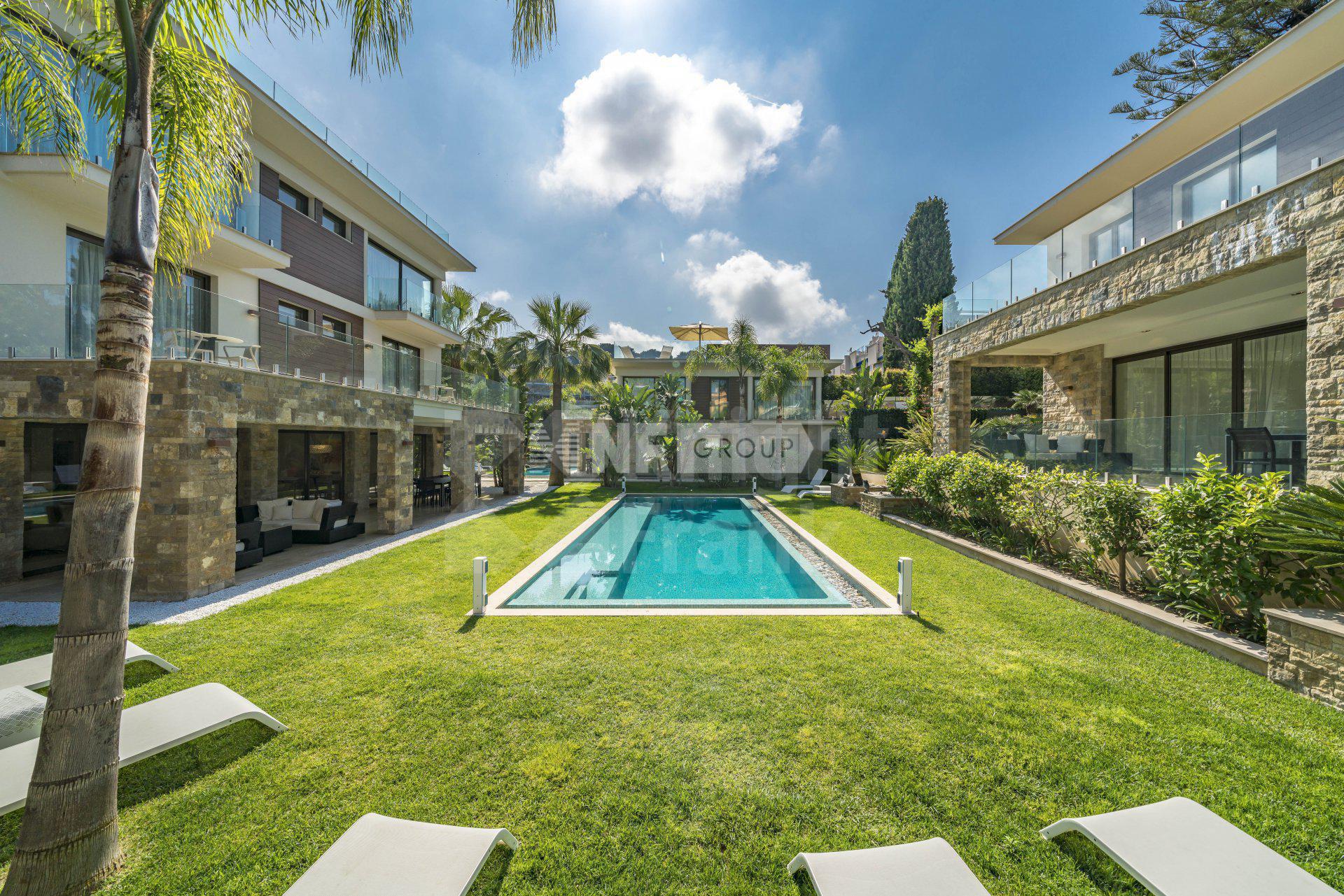 3 виллы с бассейном в Сен-Жан-Кап-Ферра