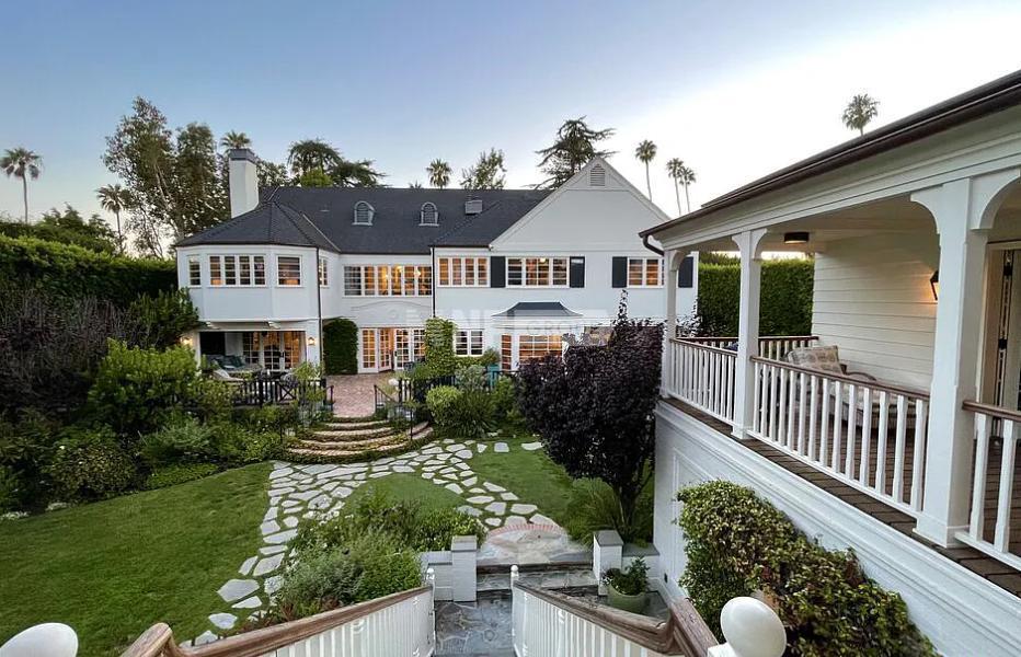 Уникальное поместье в парке Брентвуд (MLS#: 22-186427)