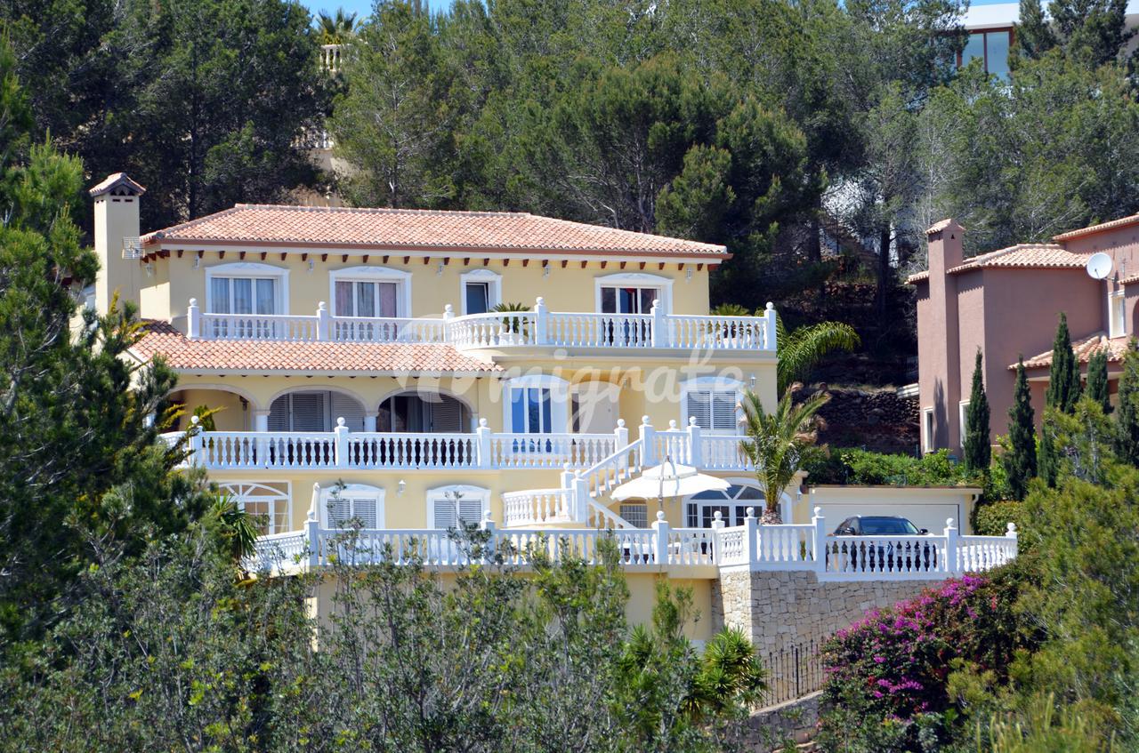 Прекрасная вилла в закрытом охраняемом поселке