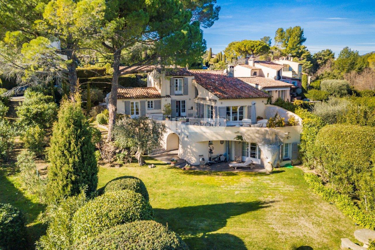 Вилла в Мужен