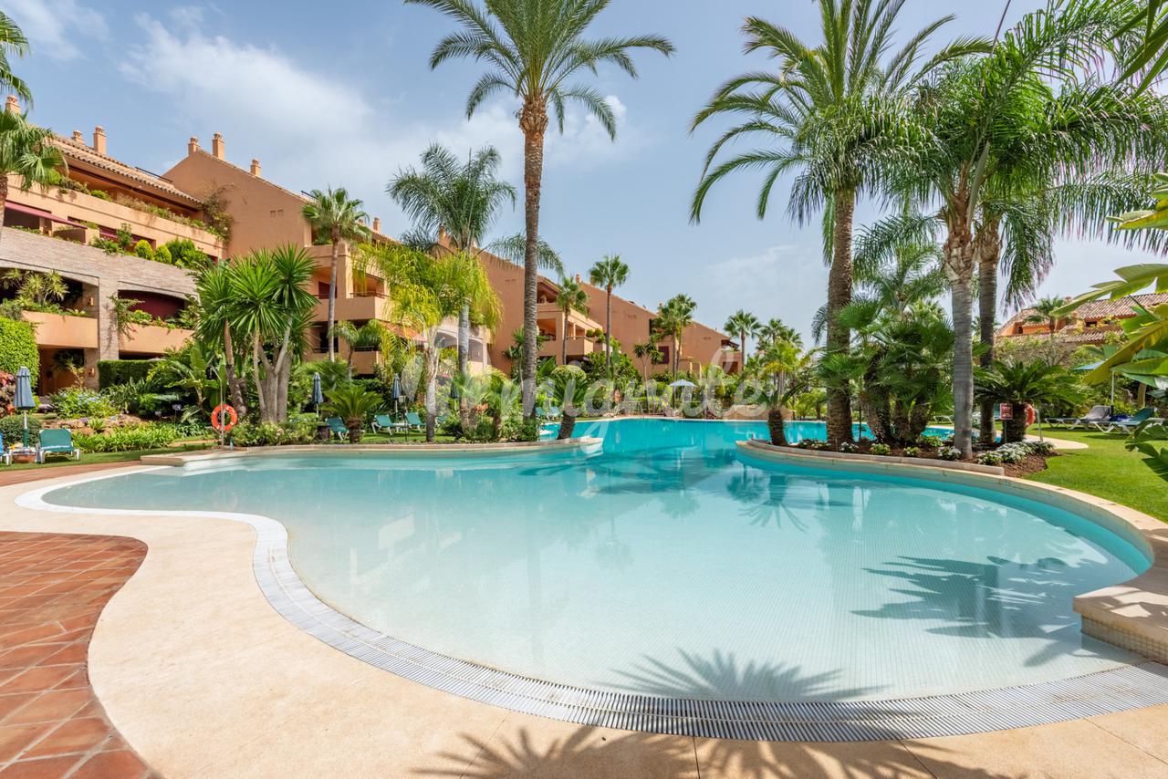 Пентхаус в Los Monteros, Marbella, Malaga