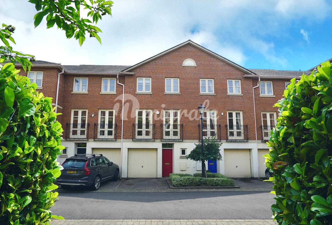 Вилла в Clarence Walk, St. Georges Place, Cheltenham, Gloucestershire, GL50