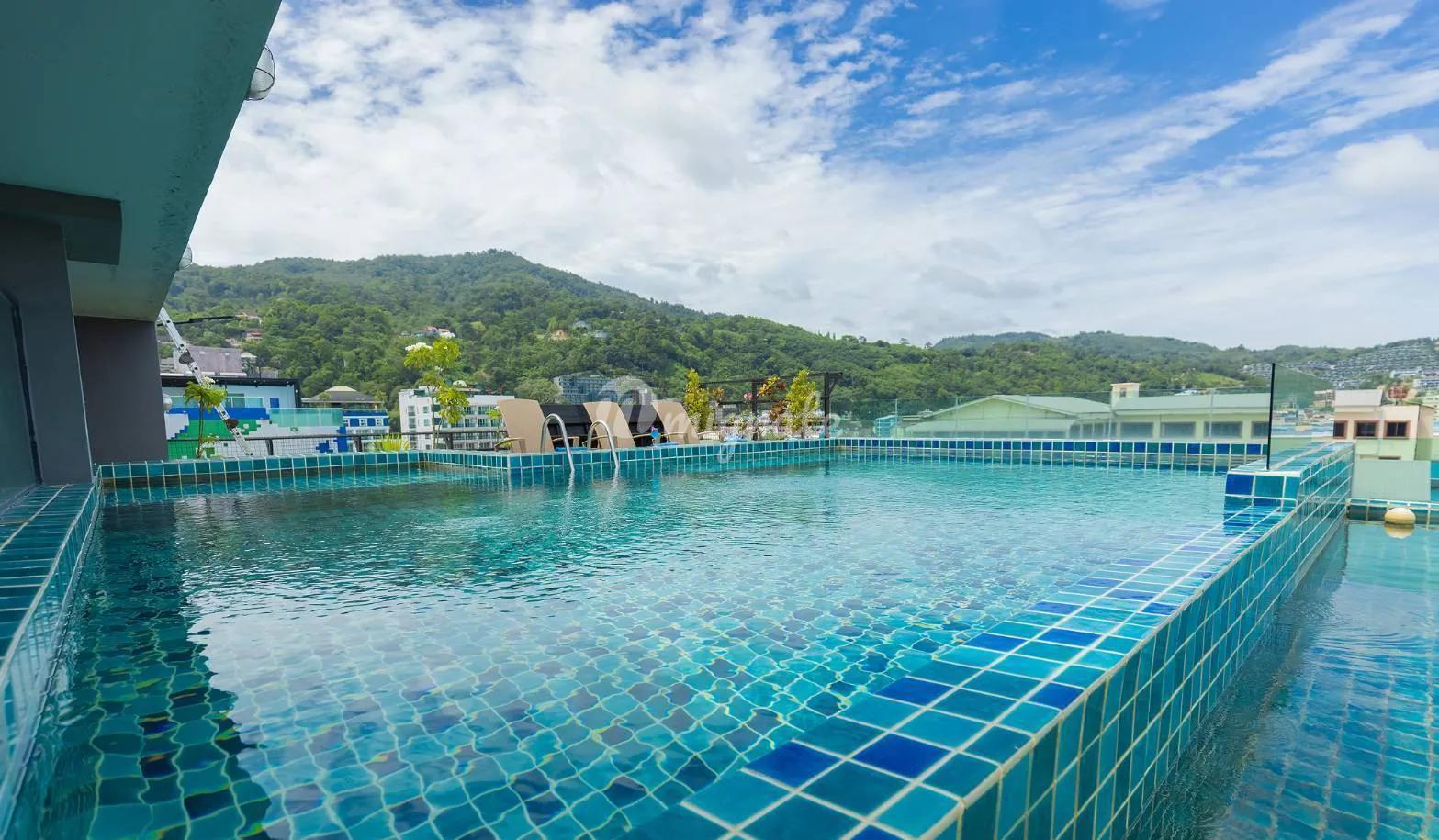 45 спален Гостиница на продажу (Hotel with 45 Rooms Roof Top Swimming Pool Central Patong)