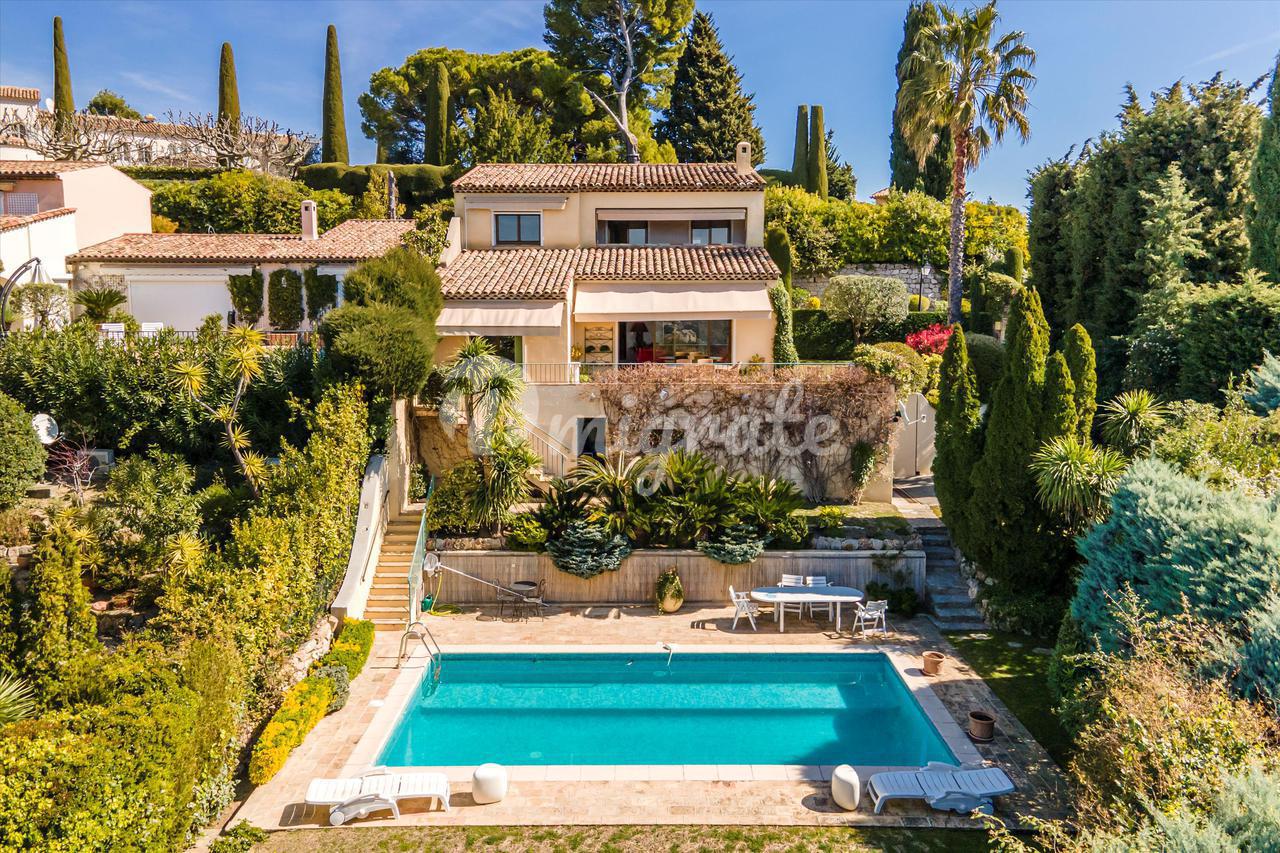 Вилла в Mougins, Alpes-Maritimes, Provence-Alpes-Côte d`Azur