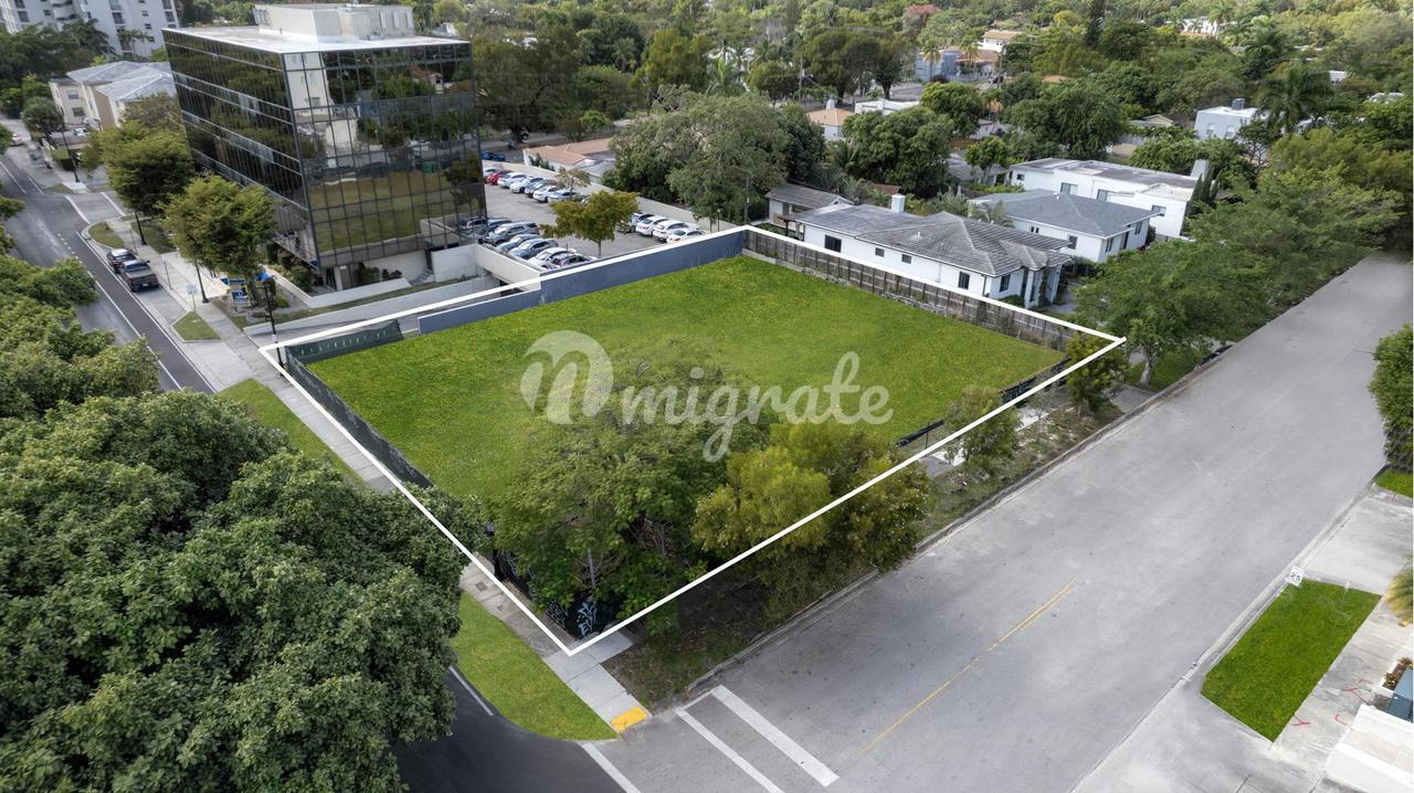 Вилла в 2200 SW 3rd Ave  - Miami, Florida