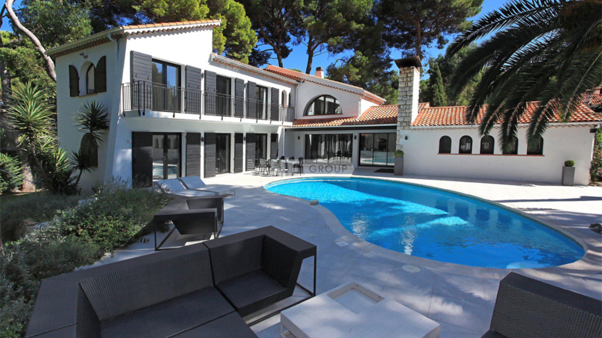 Современная вилла в Антибе