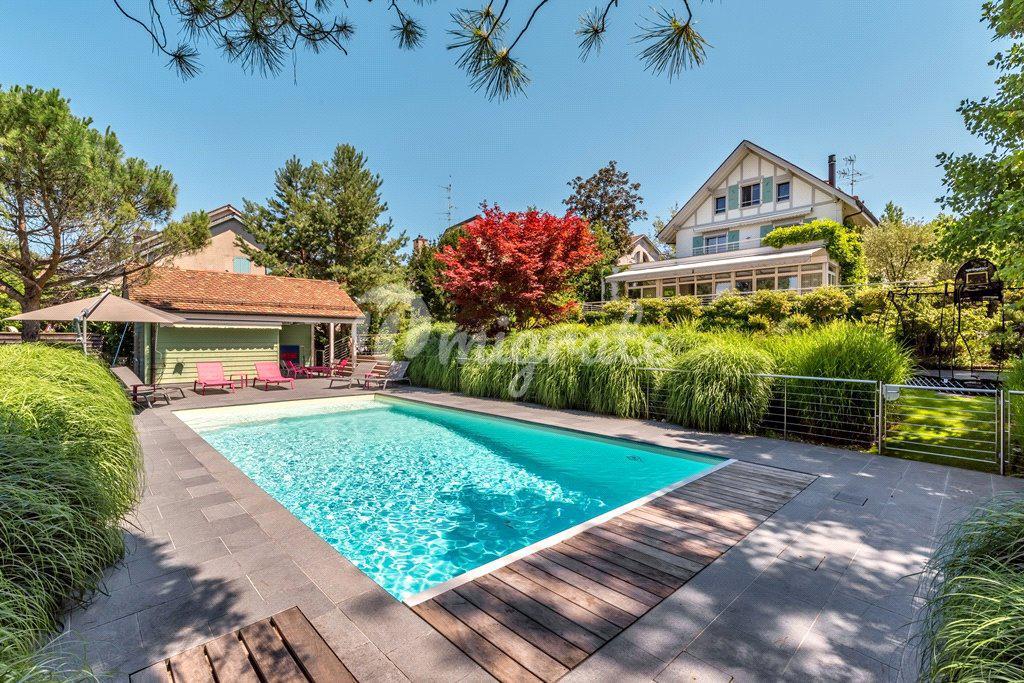 Очаровательный дом с видом на озеро в Аньер