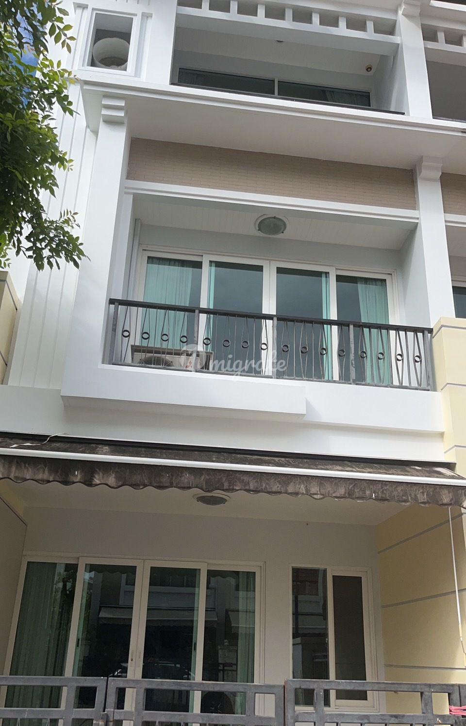 5 спален Таунхаус на продажу в Baan Klangkrung Sathorn (Baan Klangkrung Sathorn)