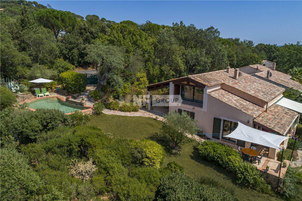 Вилла с 3 спальнями в Гримо