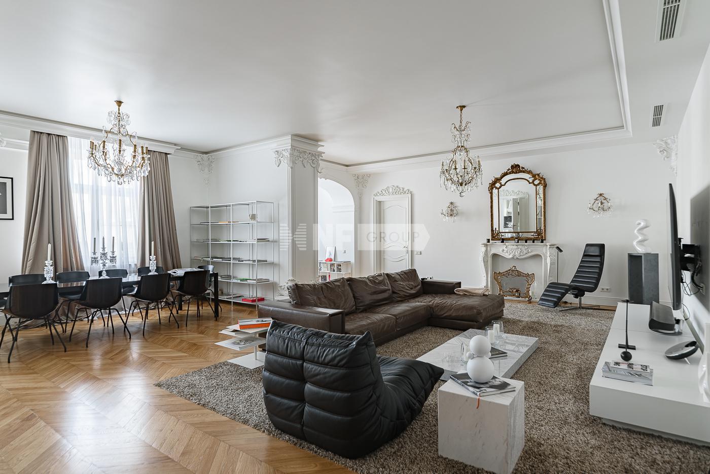 «Парк Палас» (Парк Палас)