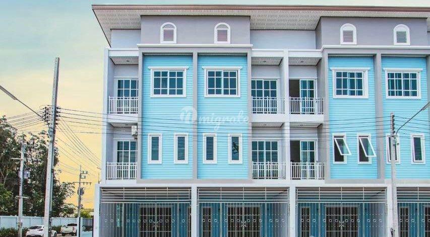 5 спален Таунхаус на продажу в Prakythong Ville (Prakythong Ville)