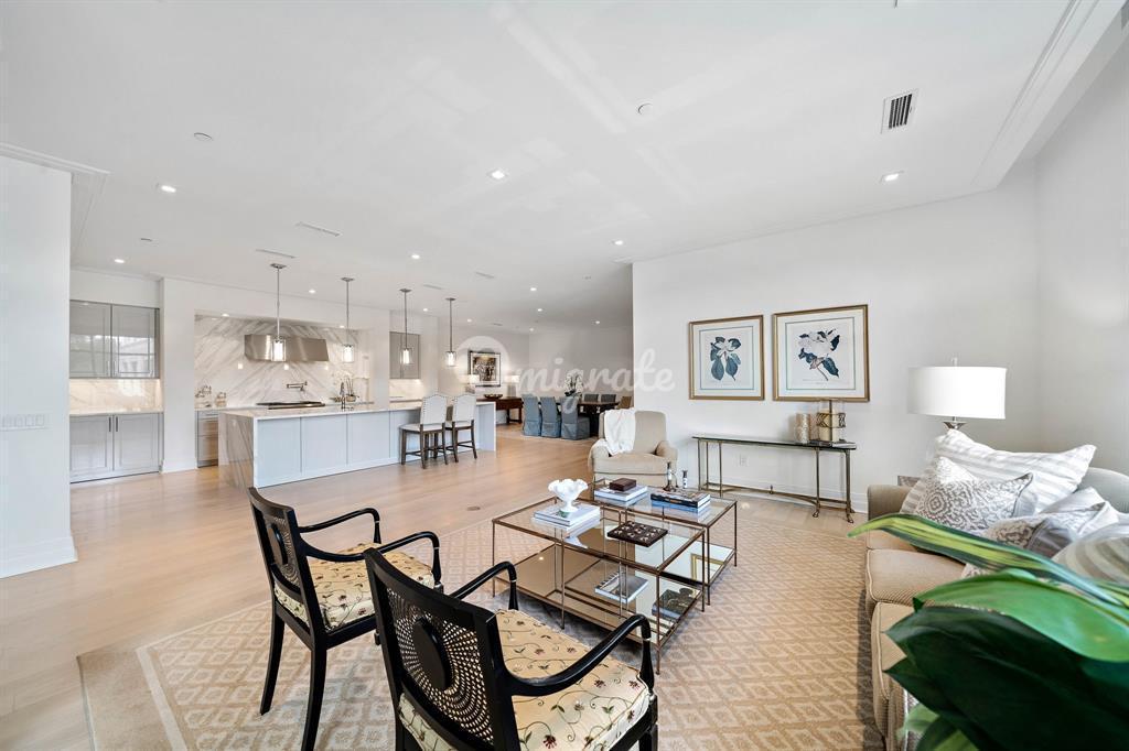 Кондоминиум в 6017 Memorial Drive, 303 - Houston, Texas