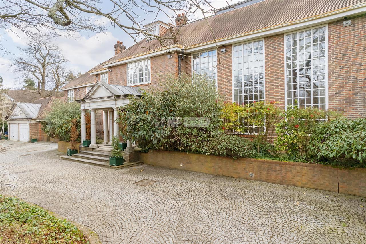 Вилла в The Bishops Avenue, Hampstead Garden Suburb, London, N2