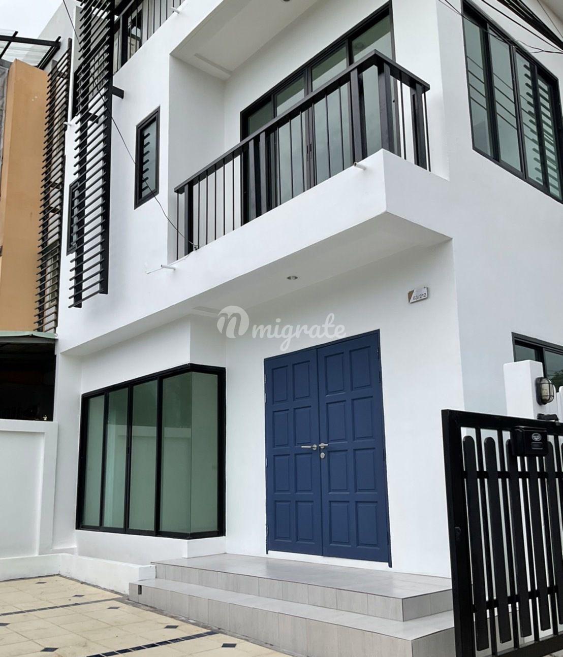 4 спален Таунхаус на продажу (Townhouse near Weekend Market for Sale)