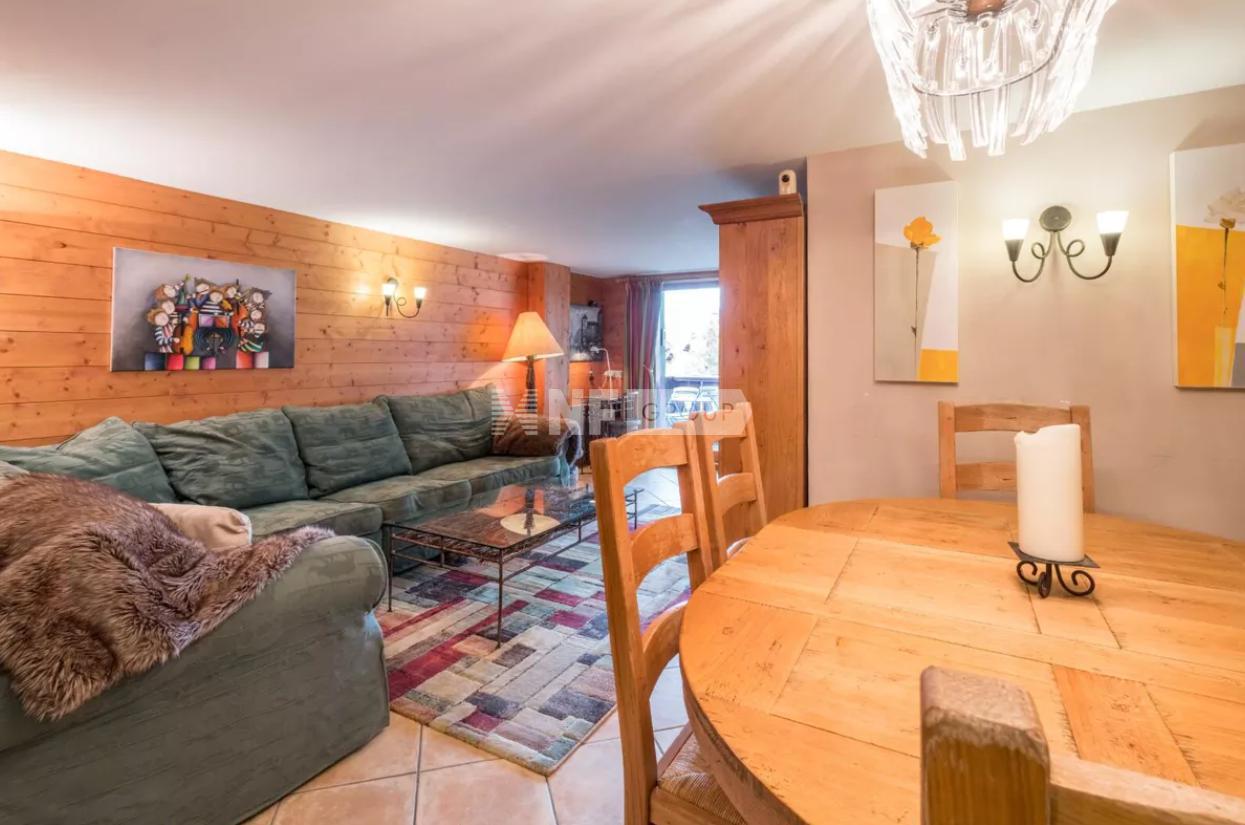 Уютная двухуровневая квартира в Мерибеле (Knight Frank 25.07.2023)