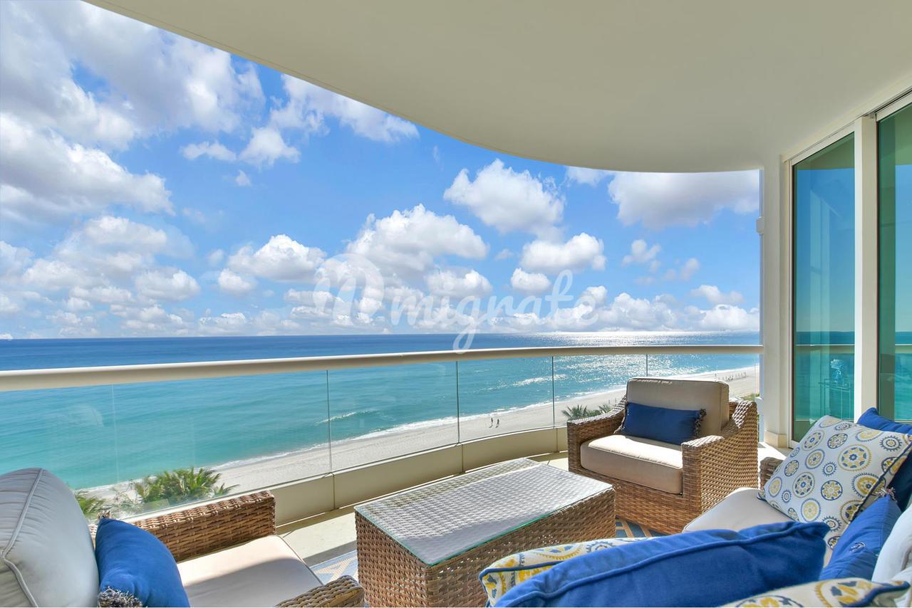 Кондоминиум в 16047  Collins Ave , 702 - Sunny Isles Beach, Florida