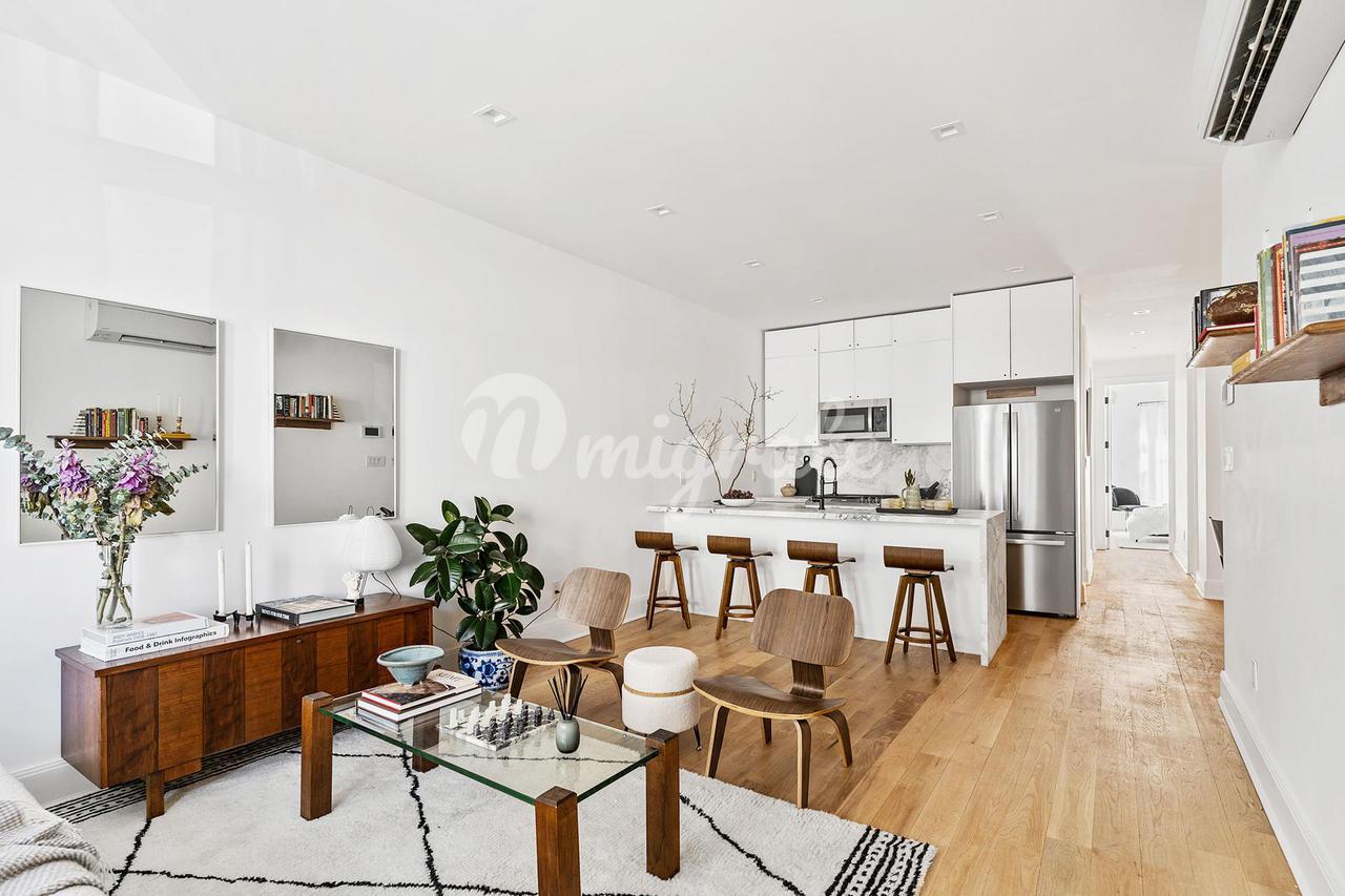 Кондоминиум в 1736 GEORGE ST, 1 - Ridgewood, New York