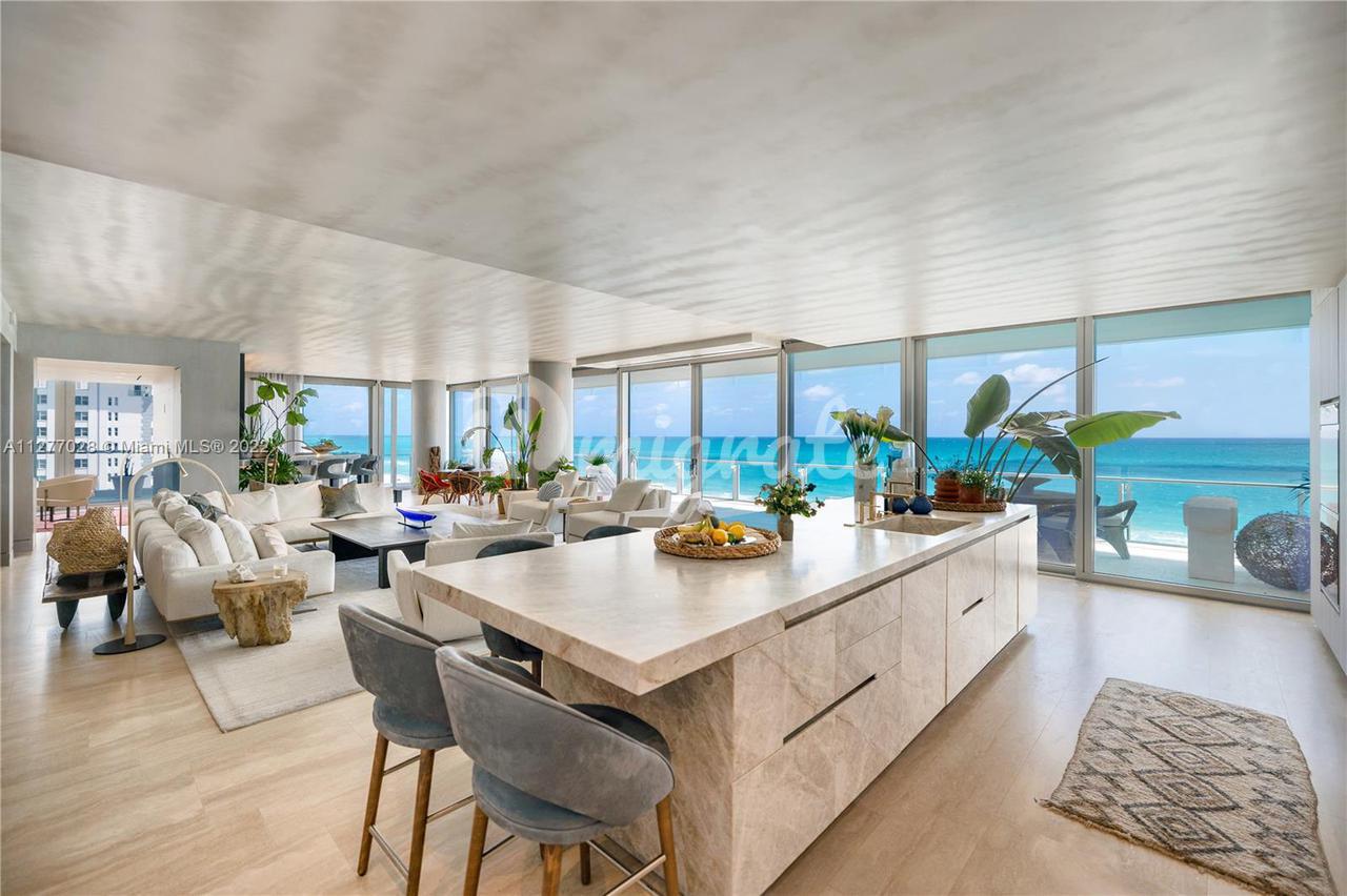 Кондоминиум в 9111 Collins Ave, N-721 - Surfside, Florida