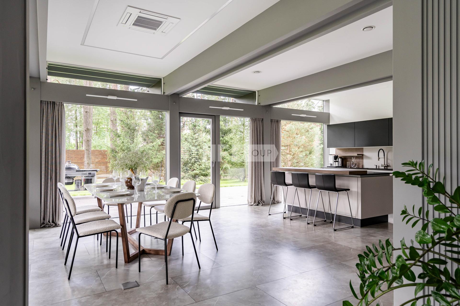 «Охтинский парк» (Okhtinskiy park)