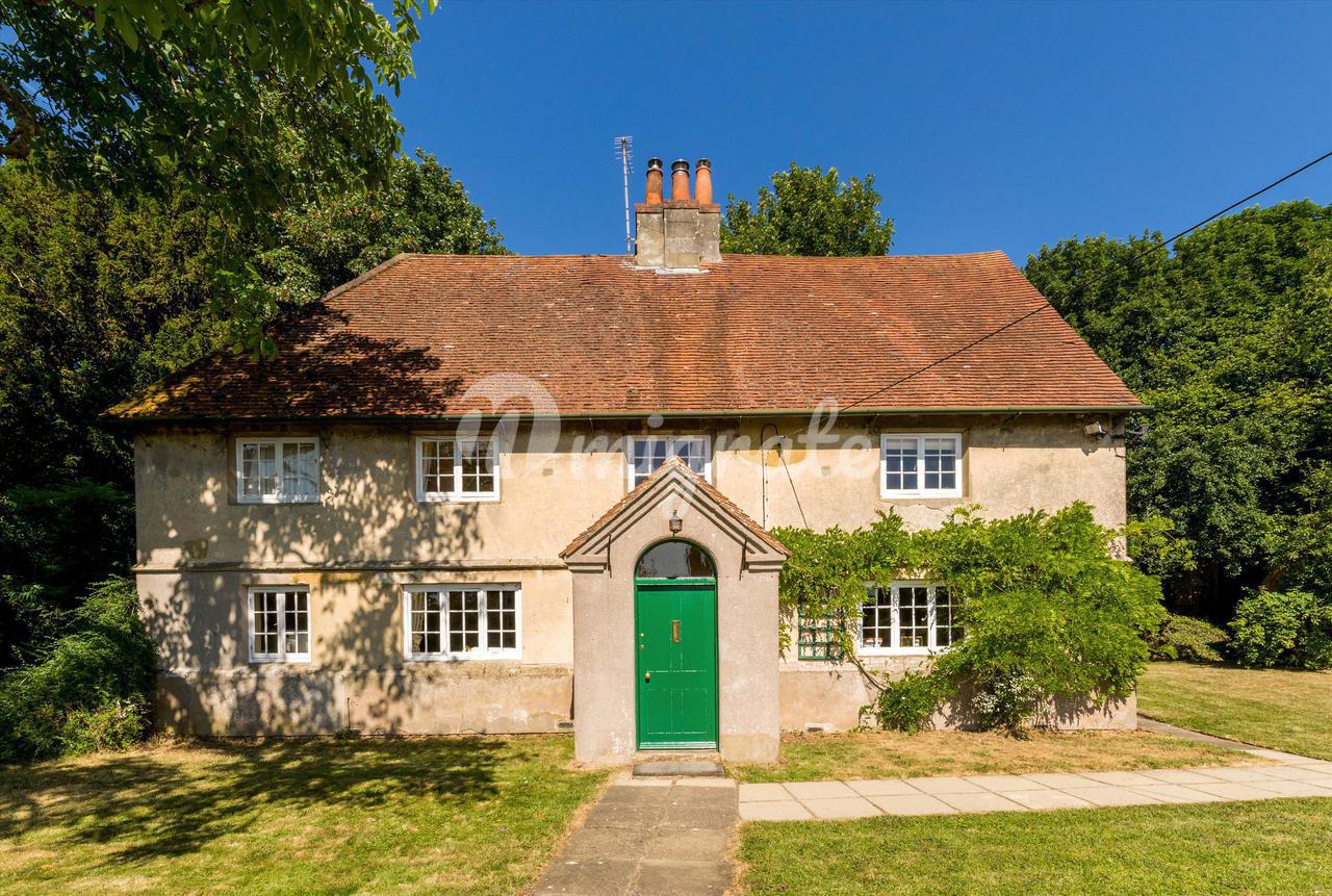 Продажа Вилла в Farleigh Road, Cliddesden, Basingstoke, Hampshire