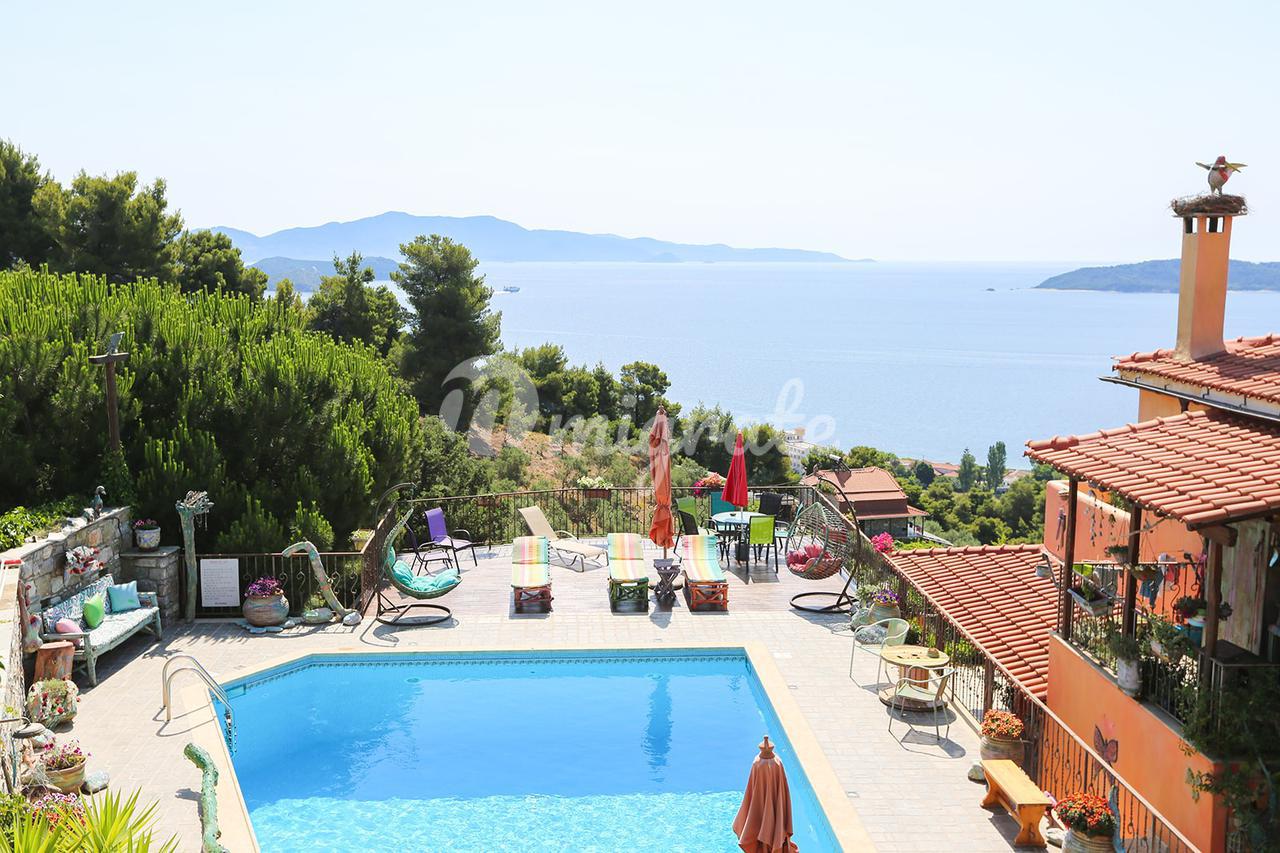 Просторная вилла на острове Скиатос в Греции