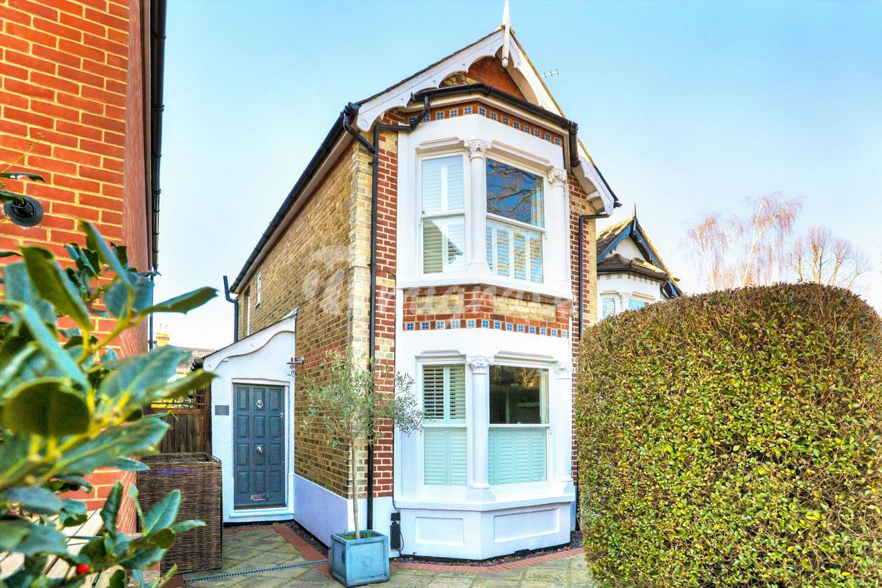 Вилла в Thames Street, Weybridge, Surrey, KT13.