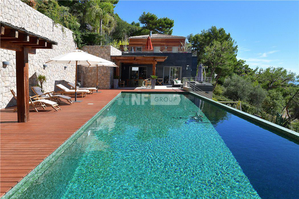 Современная вилла в Эз.