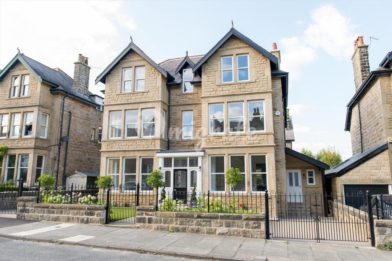 Вилла в South Drive, Harrogate, North Yorkshire, HG2