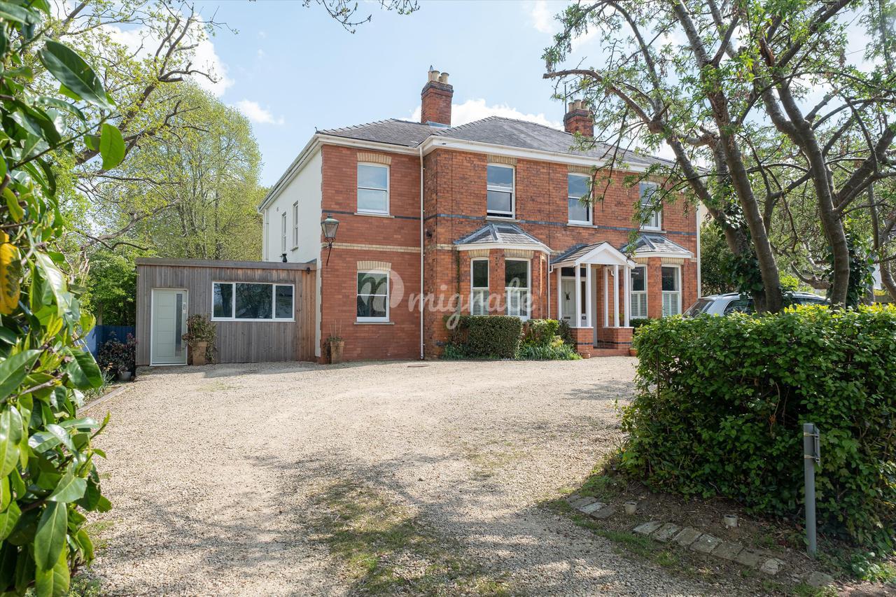 Вилла в Old Bath Road, Cheltenham, Gloucestershire, GL53