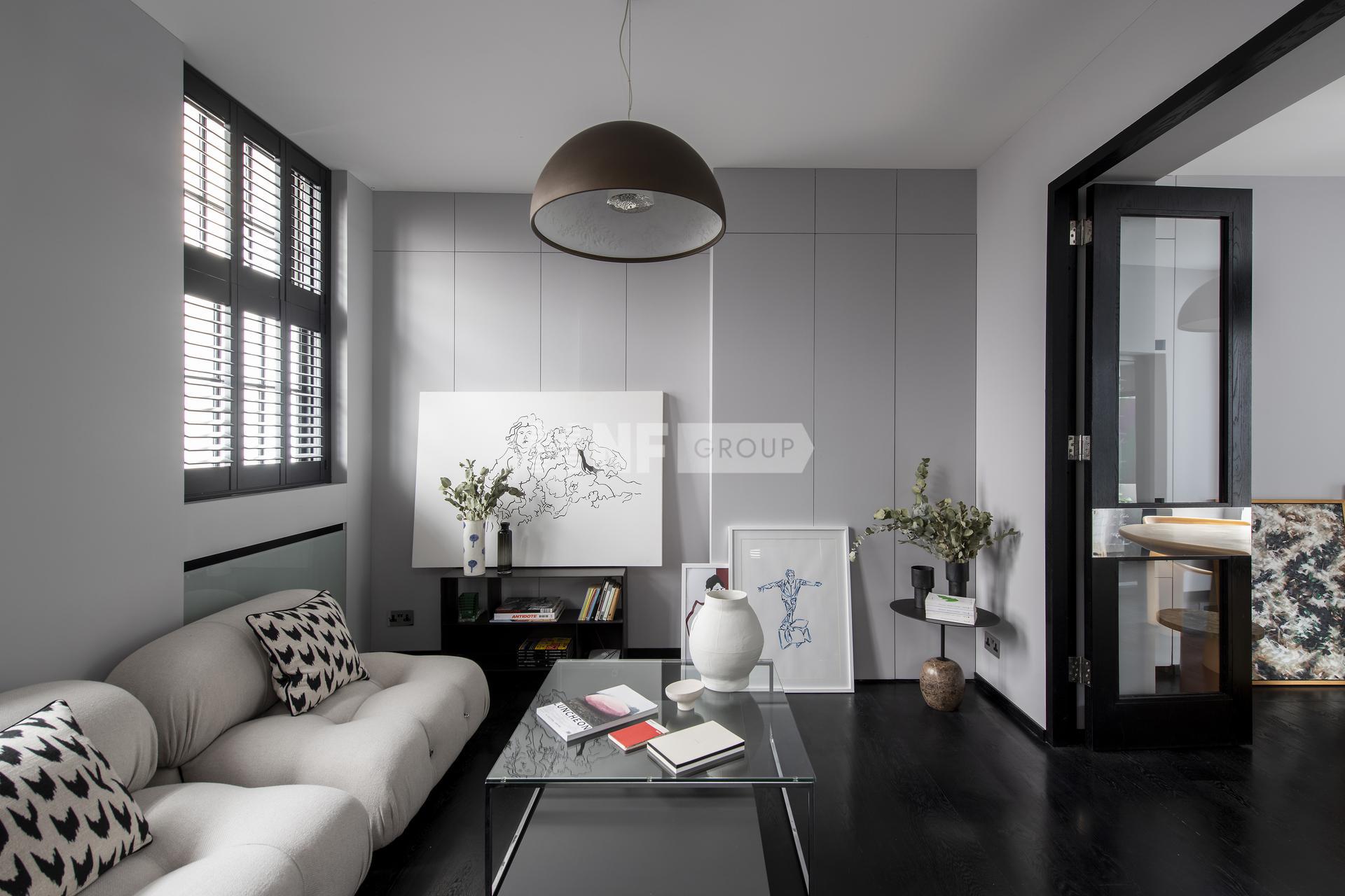 Вилла в St. Annes Court, Soho,  London, W1F.