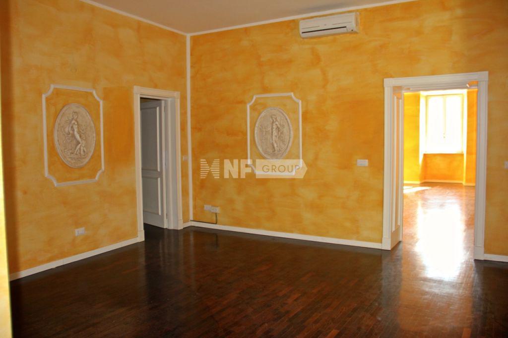 Офис в Via della Mercede, Roma