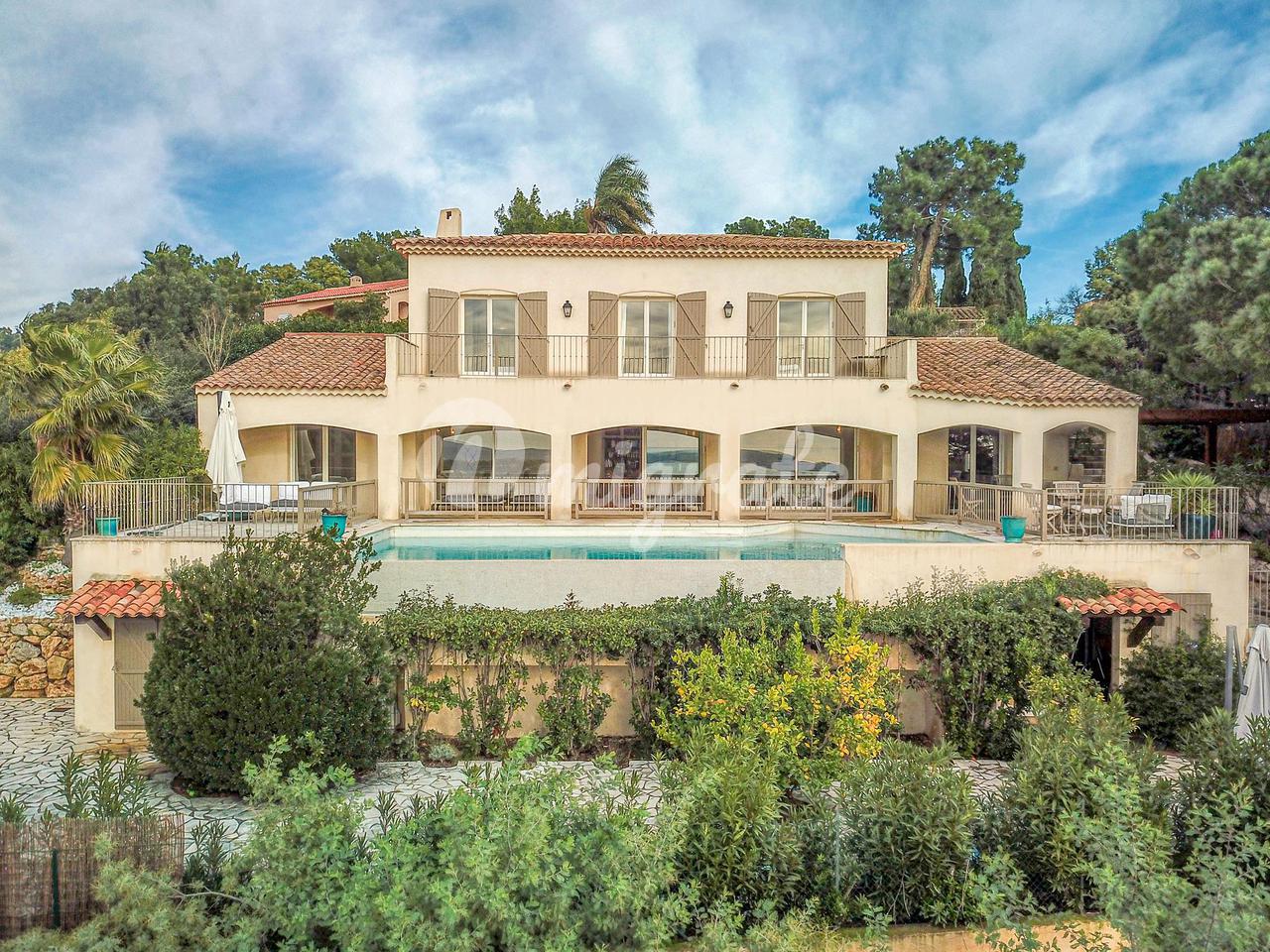 Продажа - Вилла в Les Issambres, Var, Provence-Alpes-Côte d`Azur - Les  Issambres во Франции, цена € 1 895 000 | KF.expert