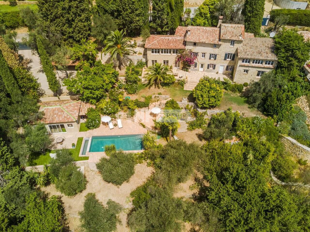 Особняк XVIII века с панорамным видом на море (Ref: 6360)