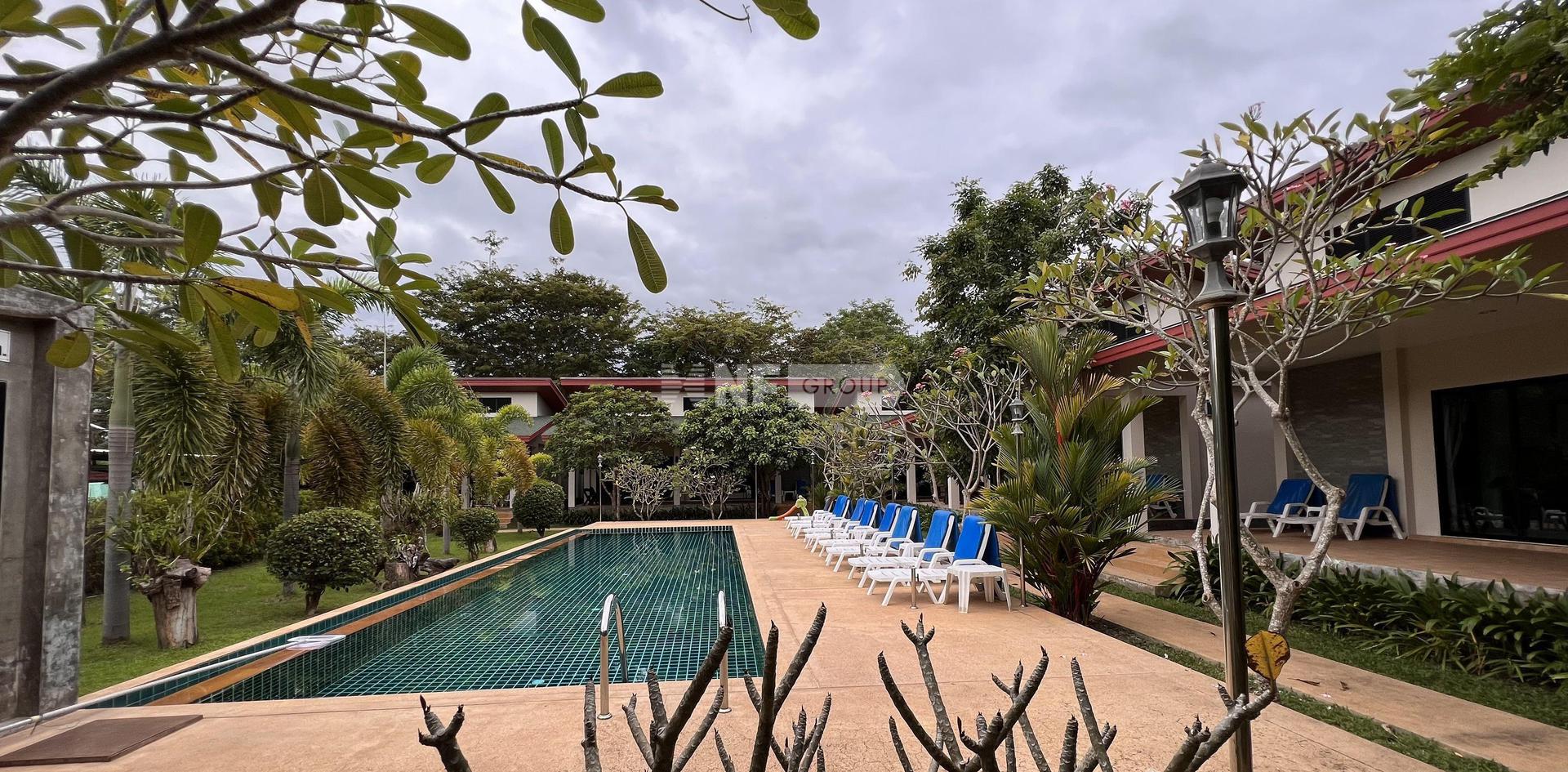 9 Houses on 2 Rai in Nai Harn for Sale